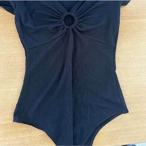 Black ribbed t shirt bodysuit with ring in the middle from Rue 21, size XS - Picture 2 of 2